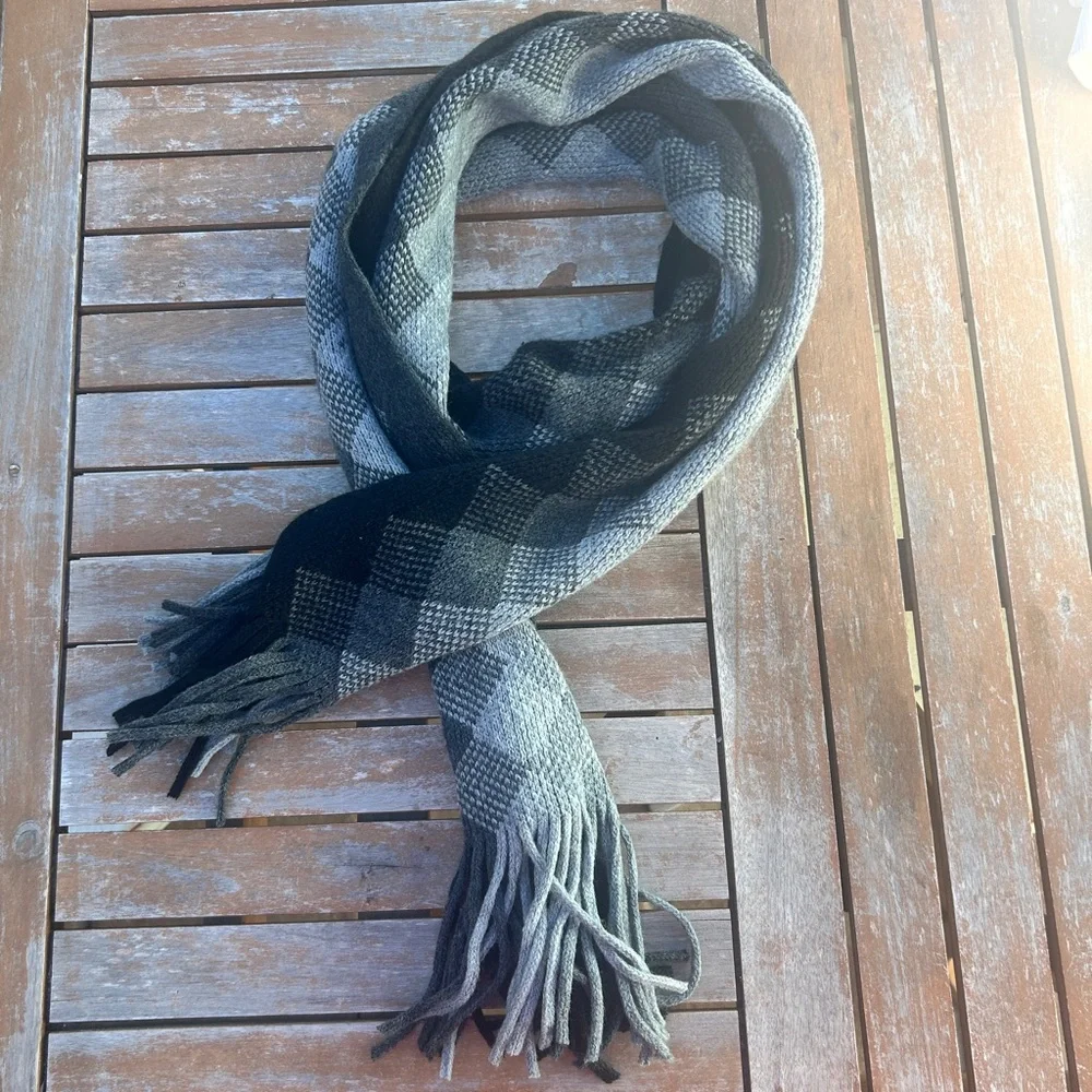Pierre Cardin Scarf - Picture 1 of 3